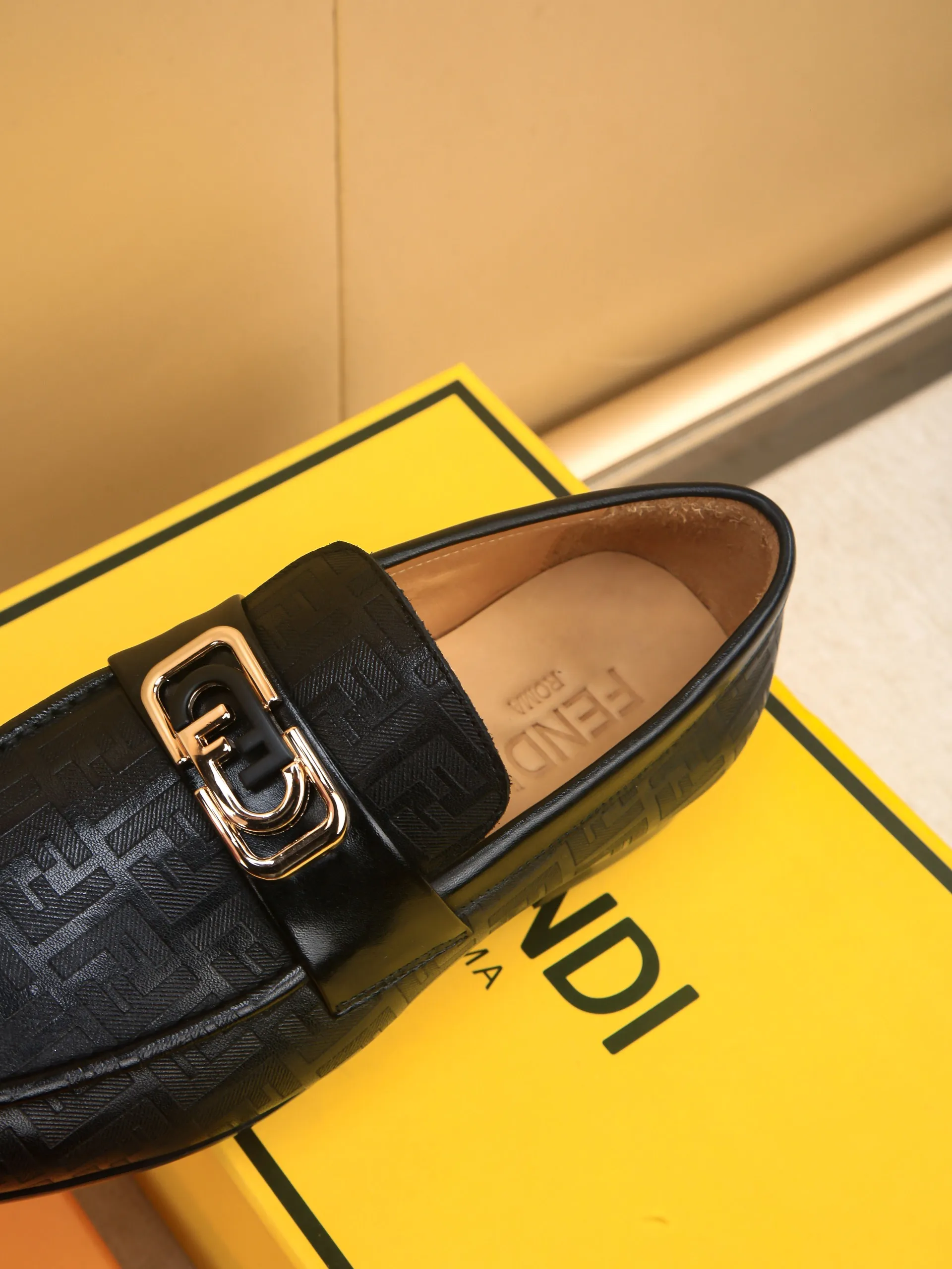 Men's shoes💰460 🕷🕷【FENDI】The latest men's formal leather shoes🇨🇳Classic series not to be missed💯The first layer is made of imported first-layer cowhide☘Original quality, the leather is smooth and delicate🎋Awesome version, perfect streamlined outline🍇🐮Leather lining, code number 39-44...(customized at 38.45.46.47)